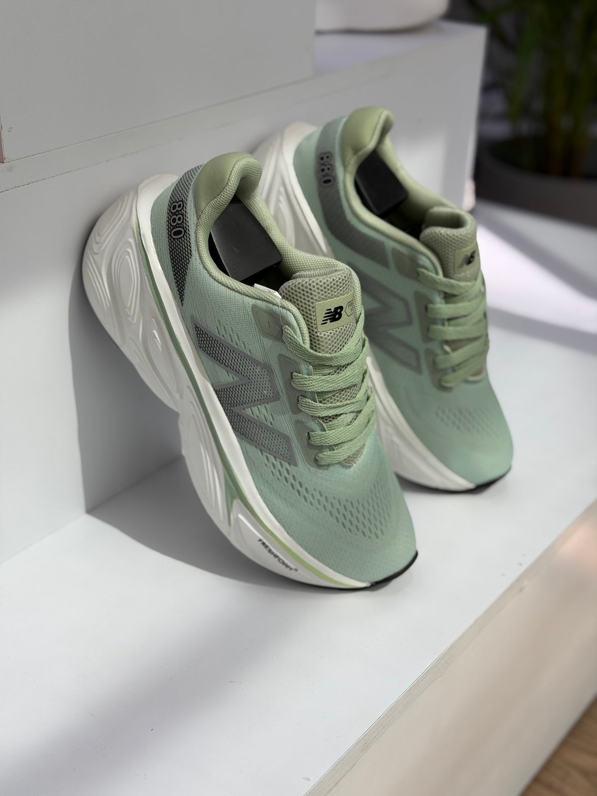 NB 880