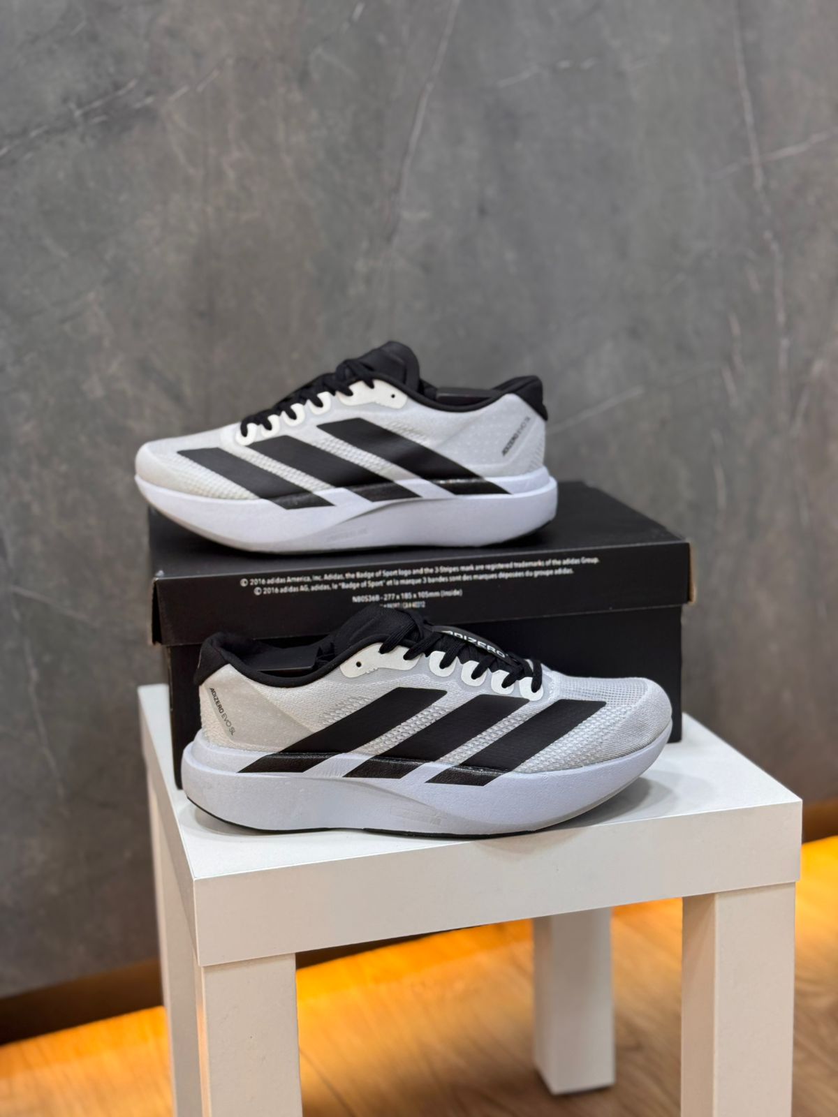 ADIDAS SL