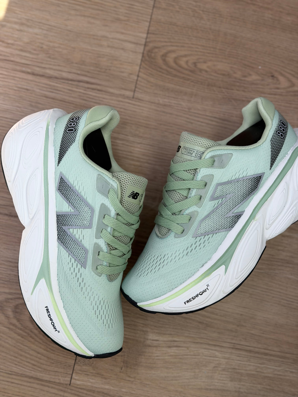 NB 880