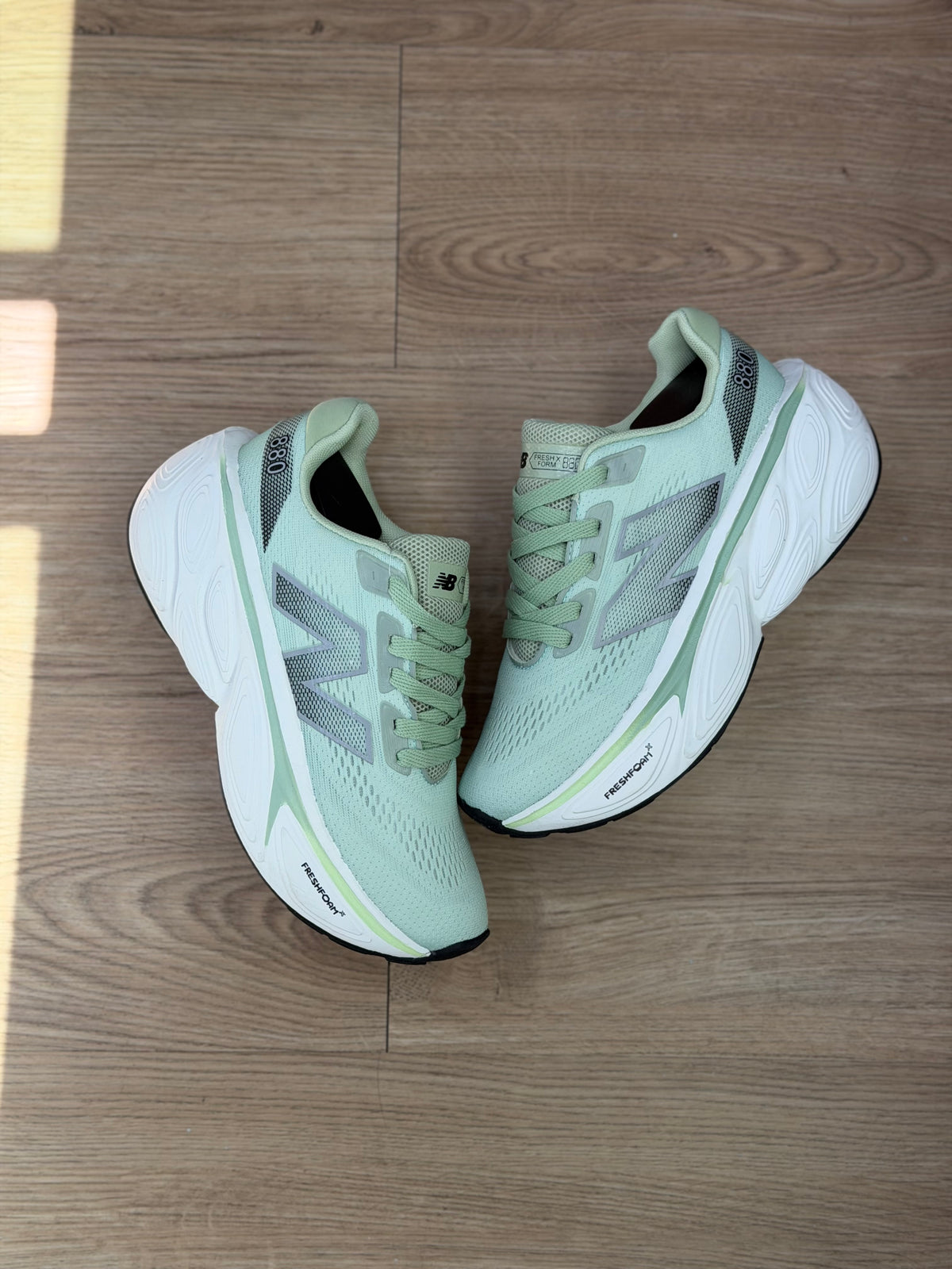 NB 880