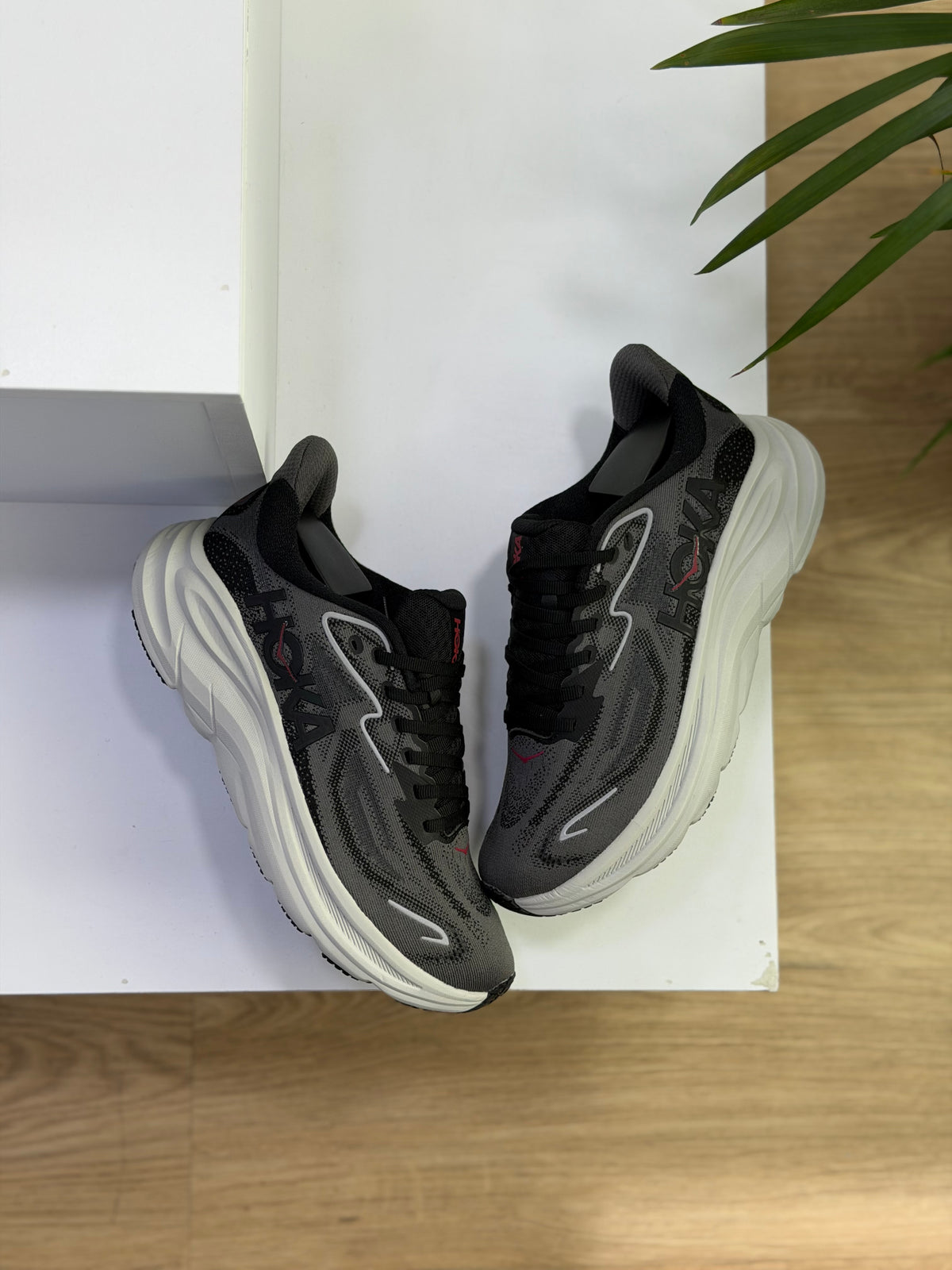HOKA CLIFTON 10