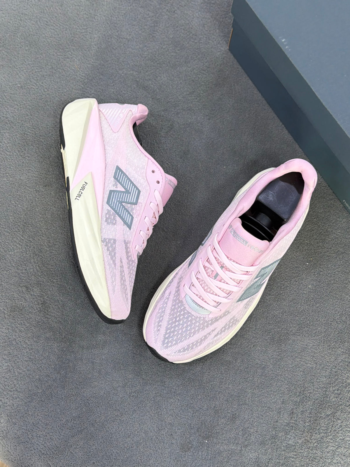 NEW BALANCE REBEL