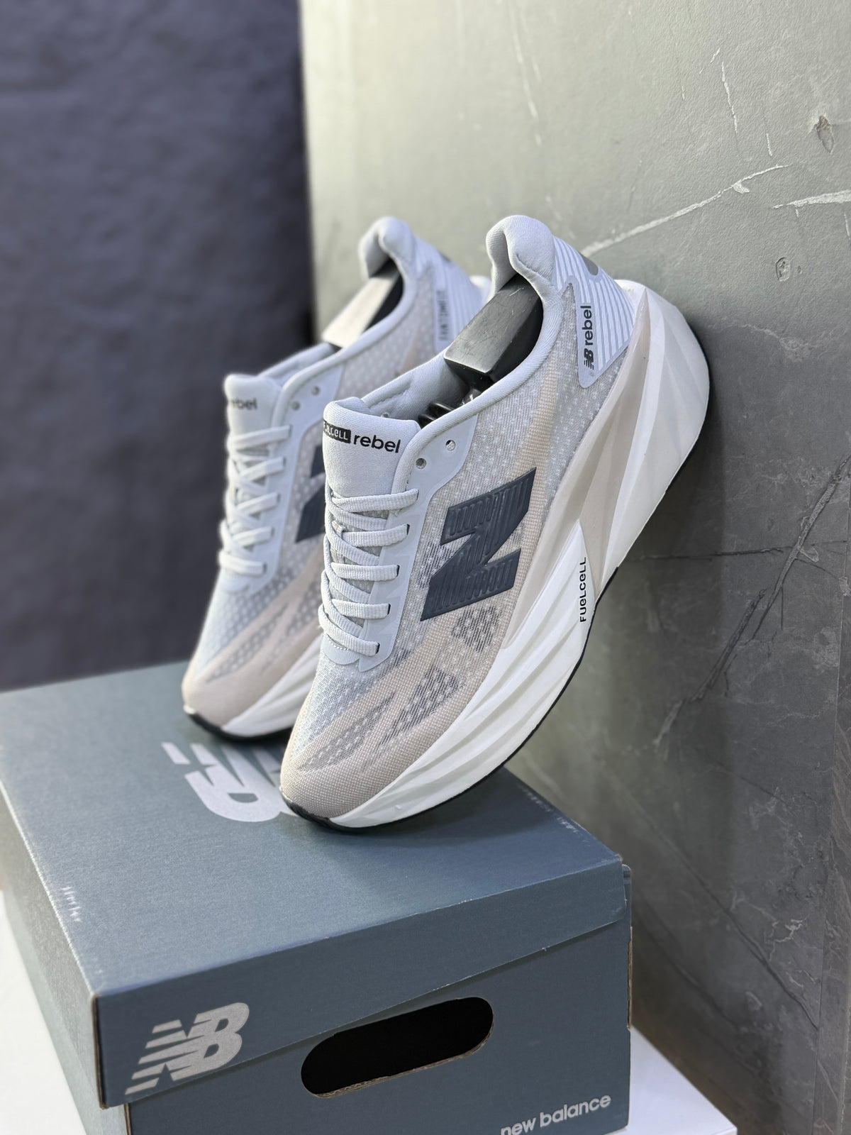 NEW BALANCE REBEL