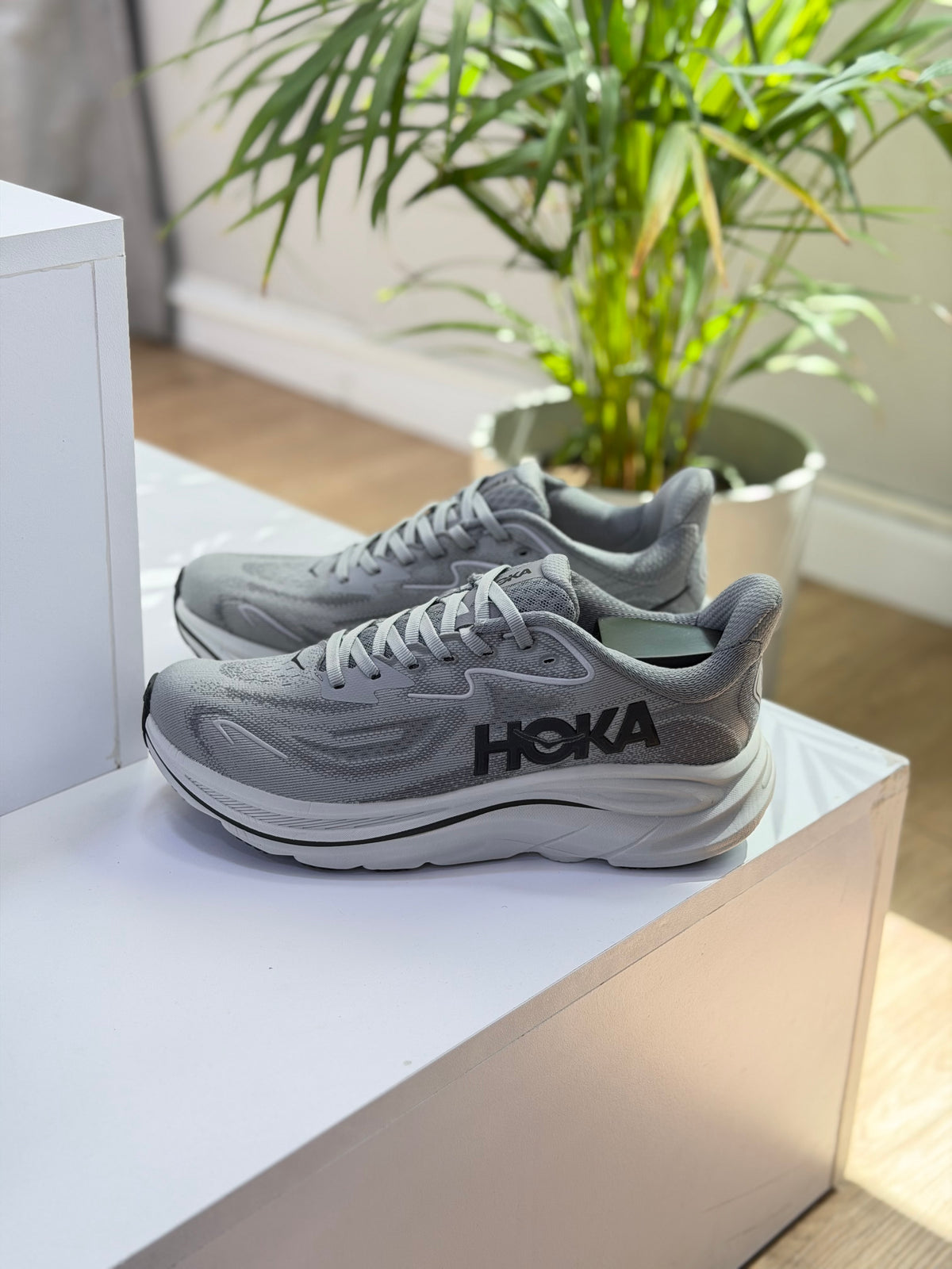 HOKA CLIFTON 10