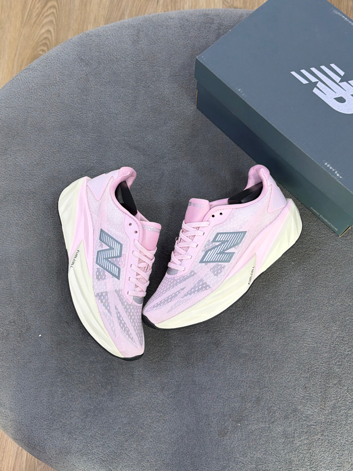 NEW BALANCE REBEL