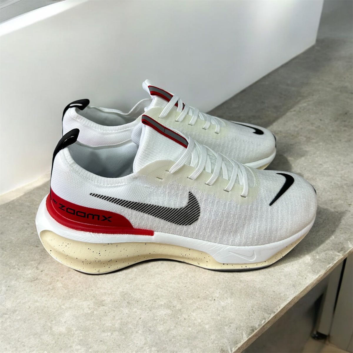 NIKE INVINCIBLE