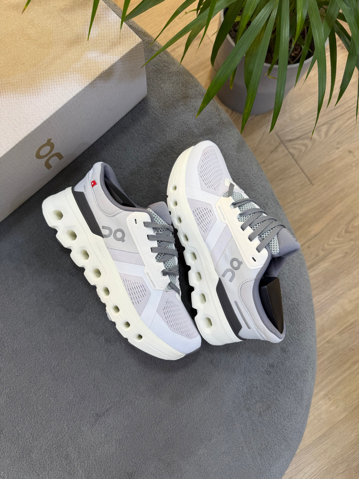 ON RUNNER GRIS
