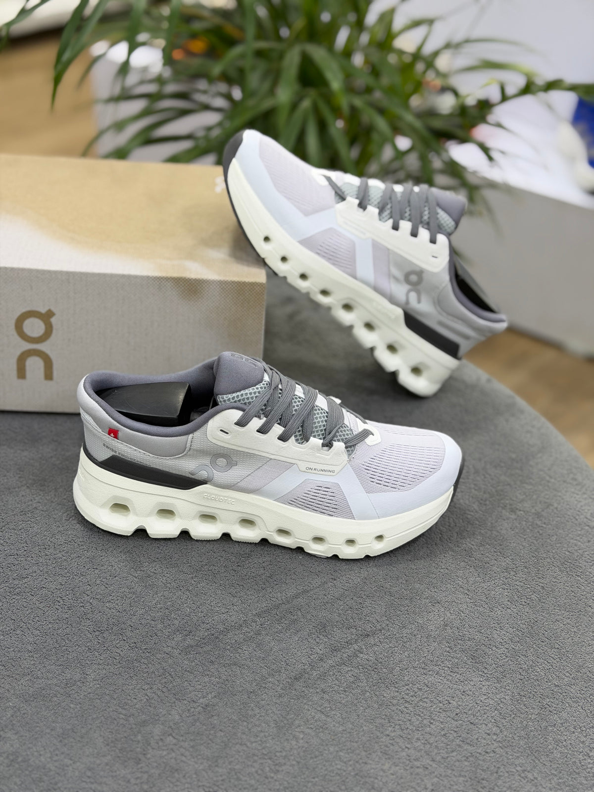 ON RUNNER GRIS