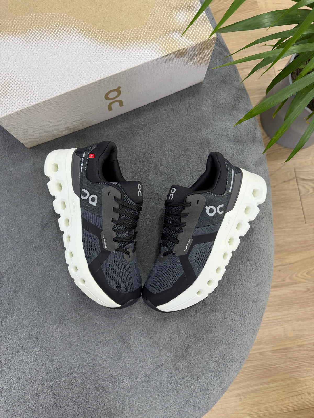 ON RUNNER NEGRO