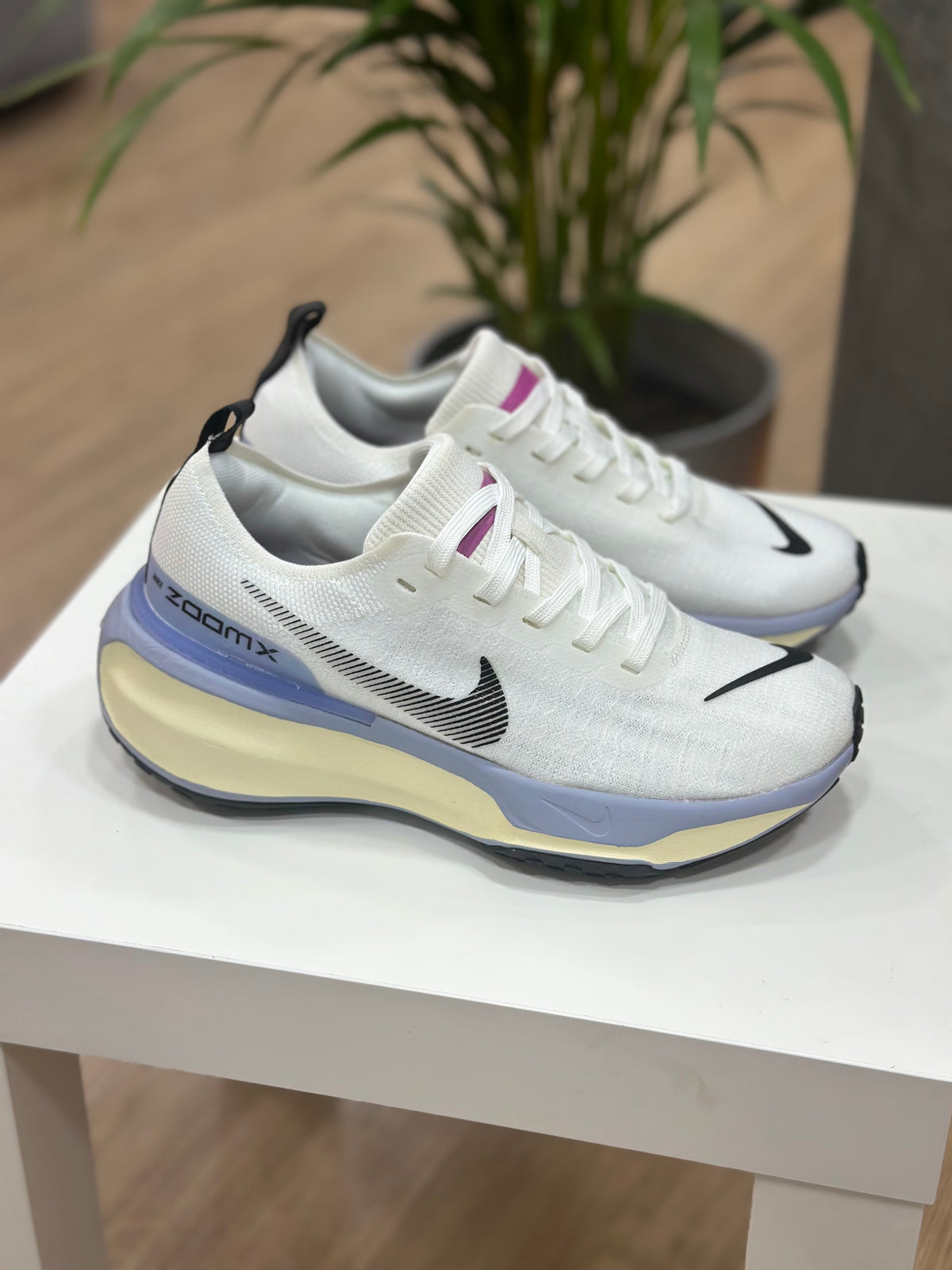 NIKE INVINCIBLE BLANCA
