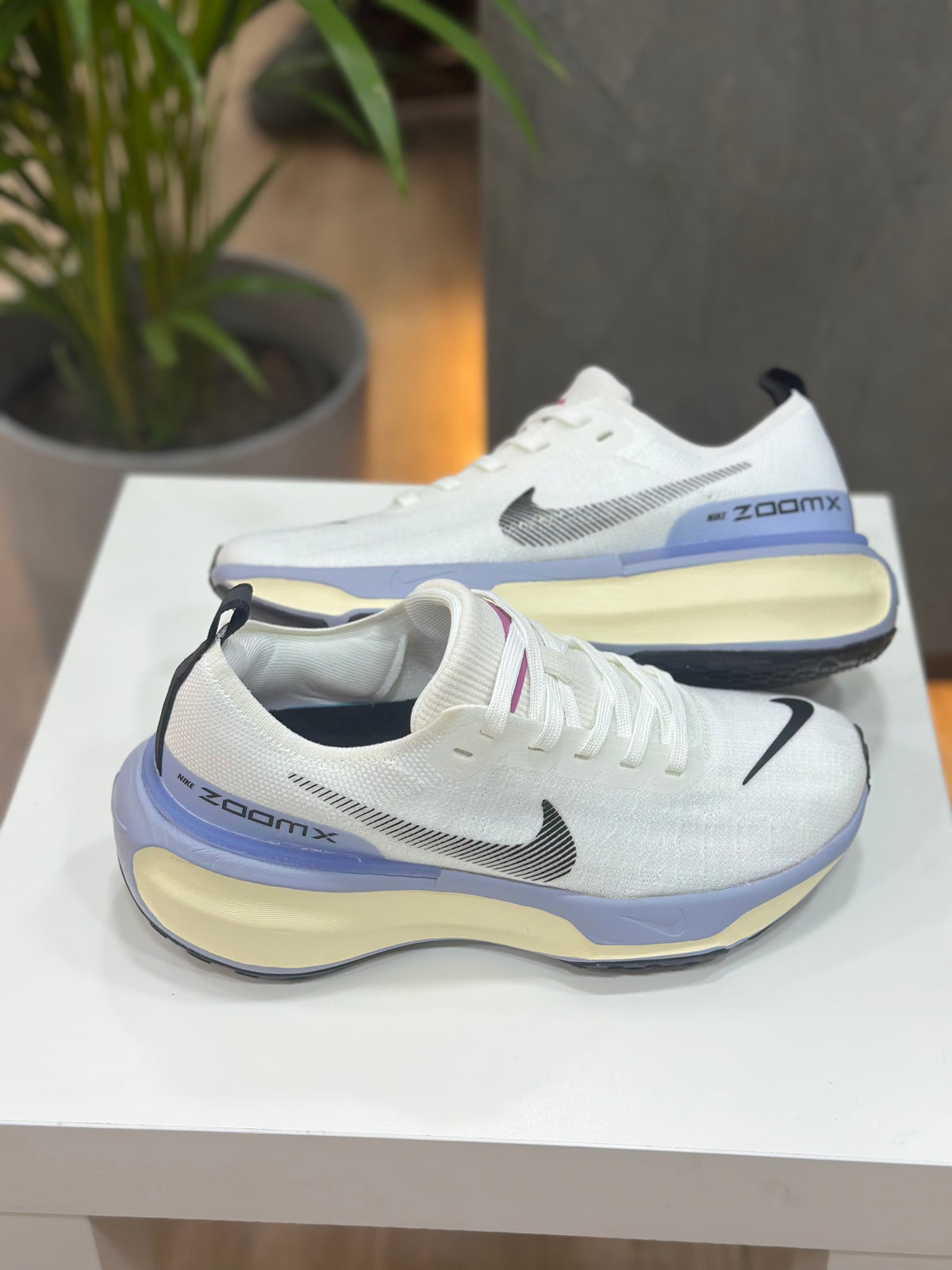 NIKE INVINCIBLE BLANCA