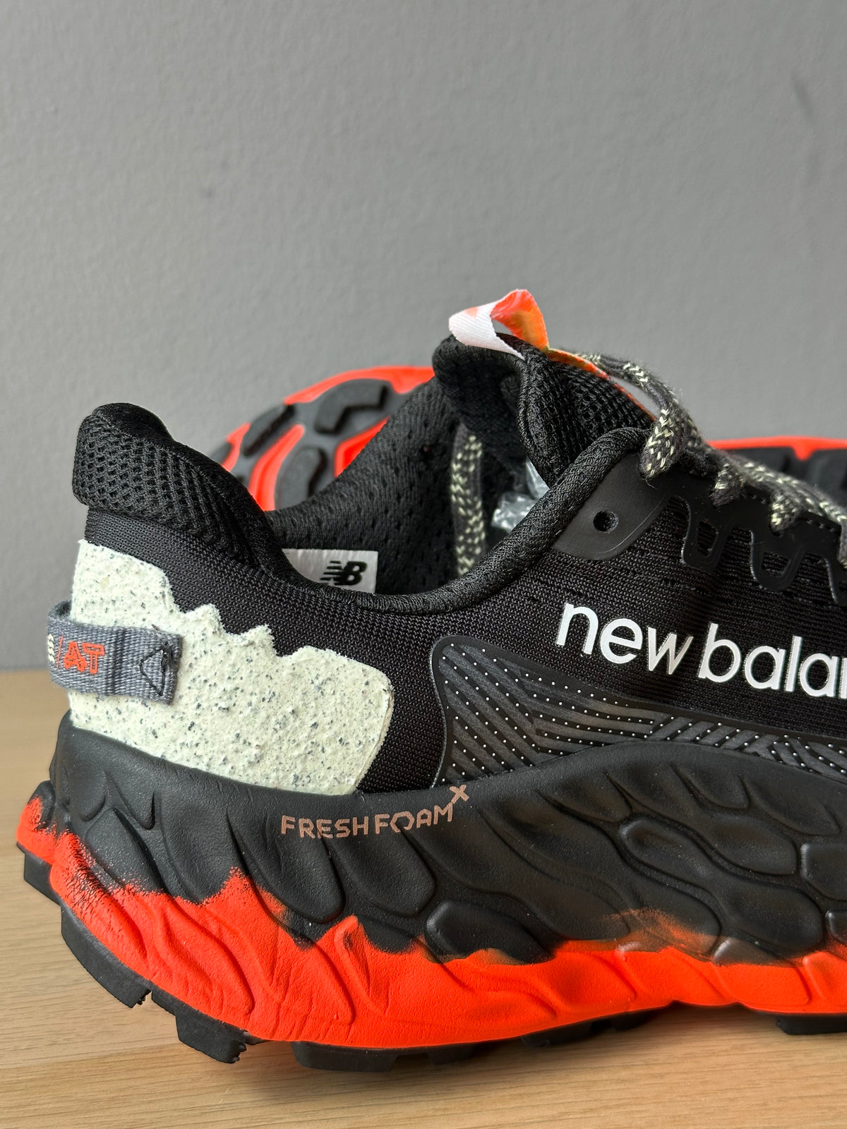 NB MORE V4 NEGRA