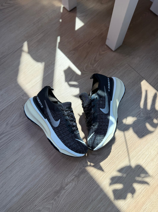 INVINCIBLE NIKE