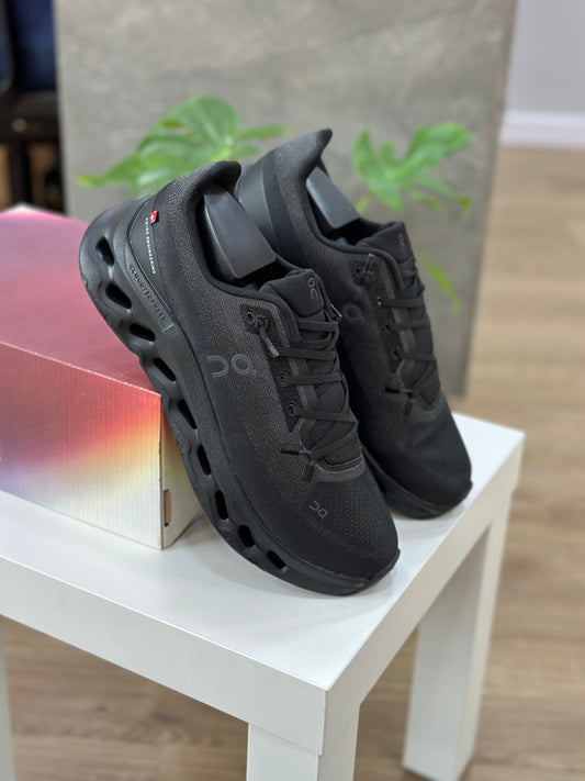 ON CLOUD TILT NEGRA