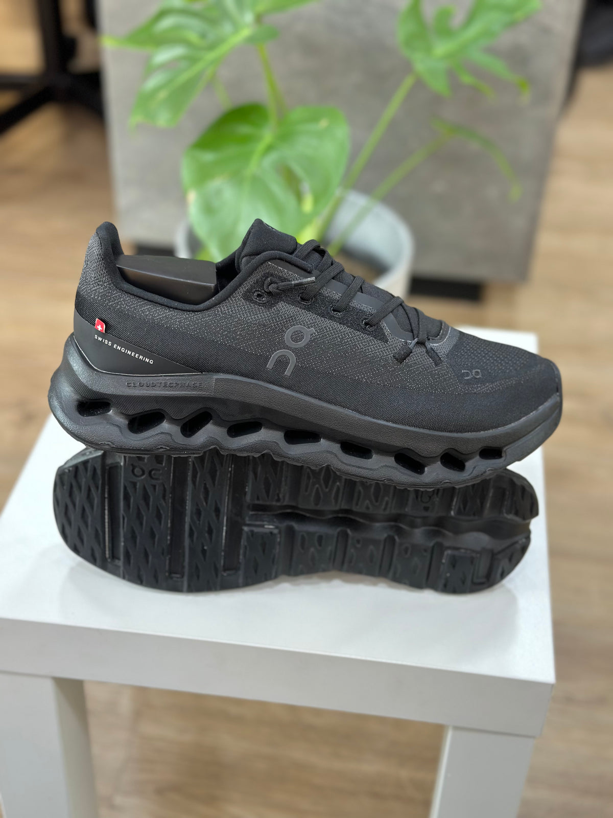 ON CLOUD TILT NEGRA