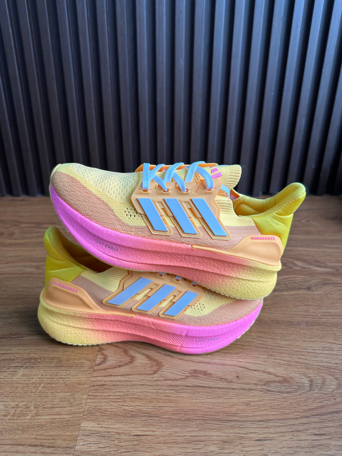 ULTRABOOST LIGHT