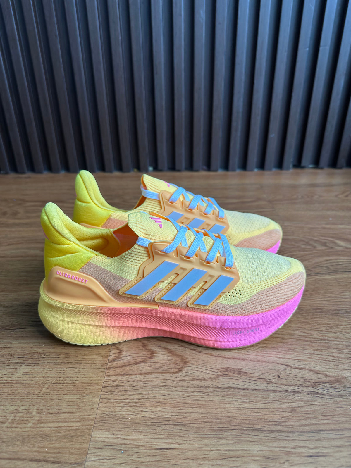 ULTRABOOST LIGHT