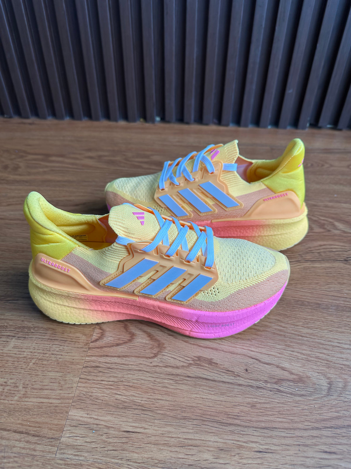 ULTRABOOST LIGHT