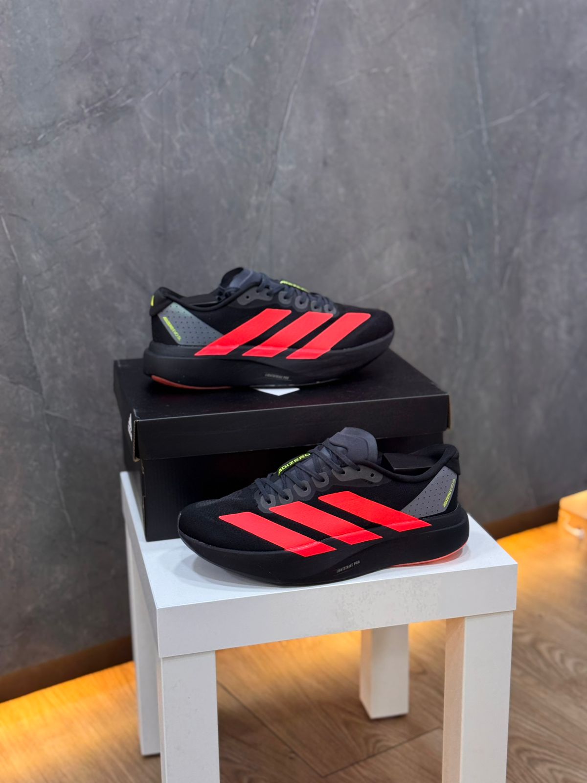 ADIDAS SL