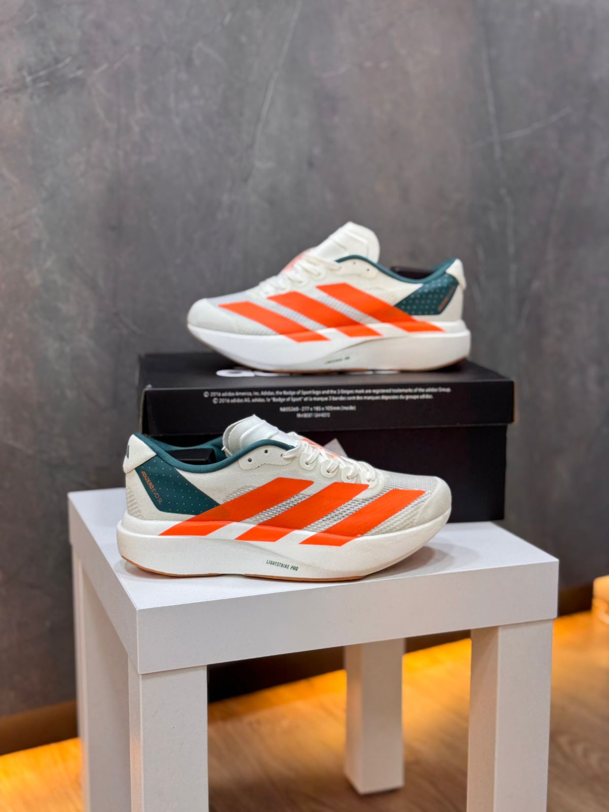 ADIDAS SL
